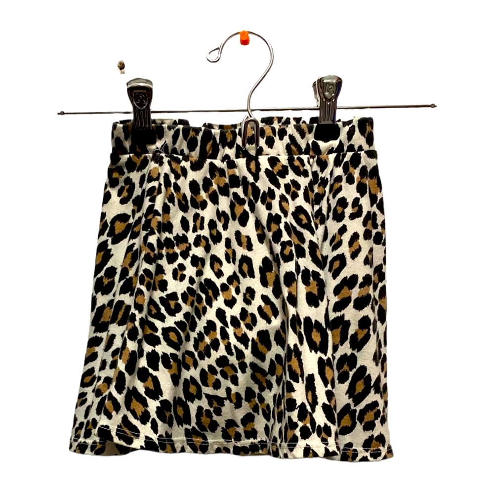 3 Piece Set of Leopard 4t Bottoms Skort (skirt w/ shorts), leggings, & shorts)